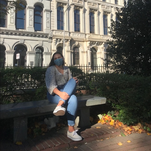 Meet your Posher, Sarah - Picture 1 of 1